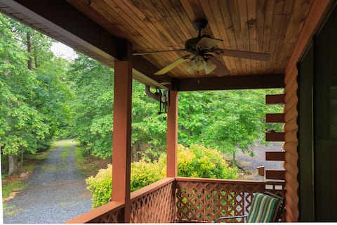 Cozy Bear Cottage - Cute Pine Cabin!