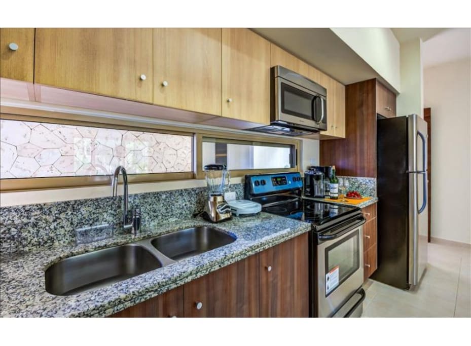 Beautiful Fully Equipped Kitchen