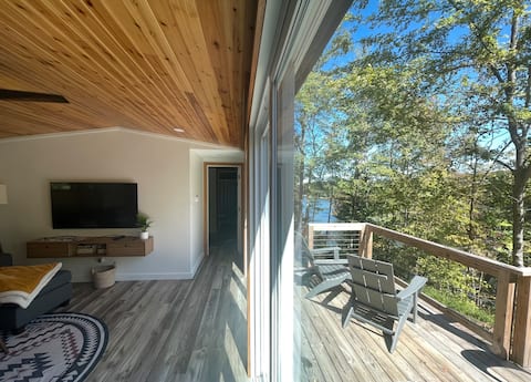 Mountain cabin feel on Hyco Lake.