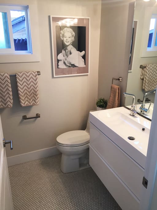 Your Private Bathroom with Bathtub/Shower