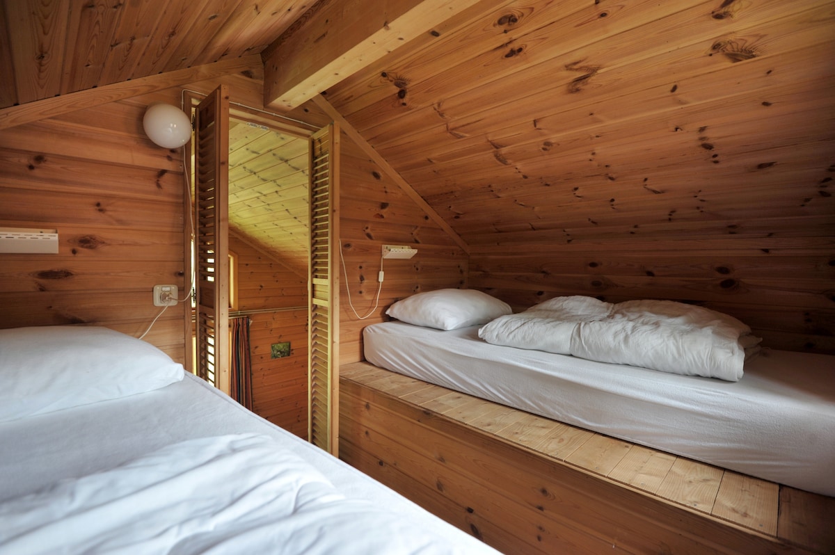 მაღლა საძინებელი 