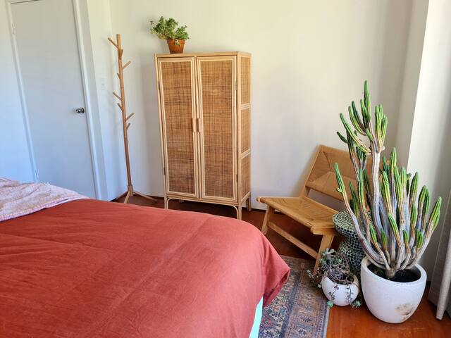 Charming 4BR Picket Fenced House gallery image 4