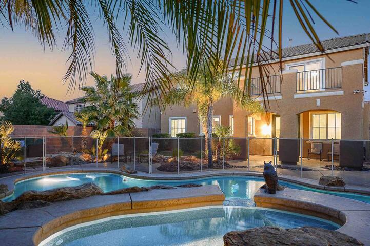 The Calvert Modern Oasis in Henderson (HEATEDPOOL) gallery image 3