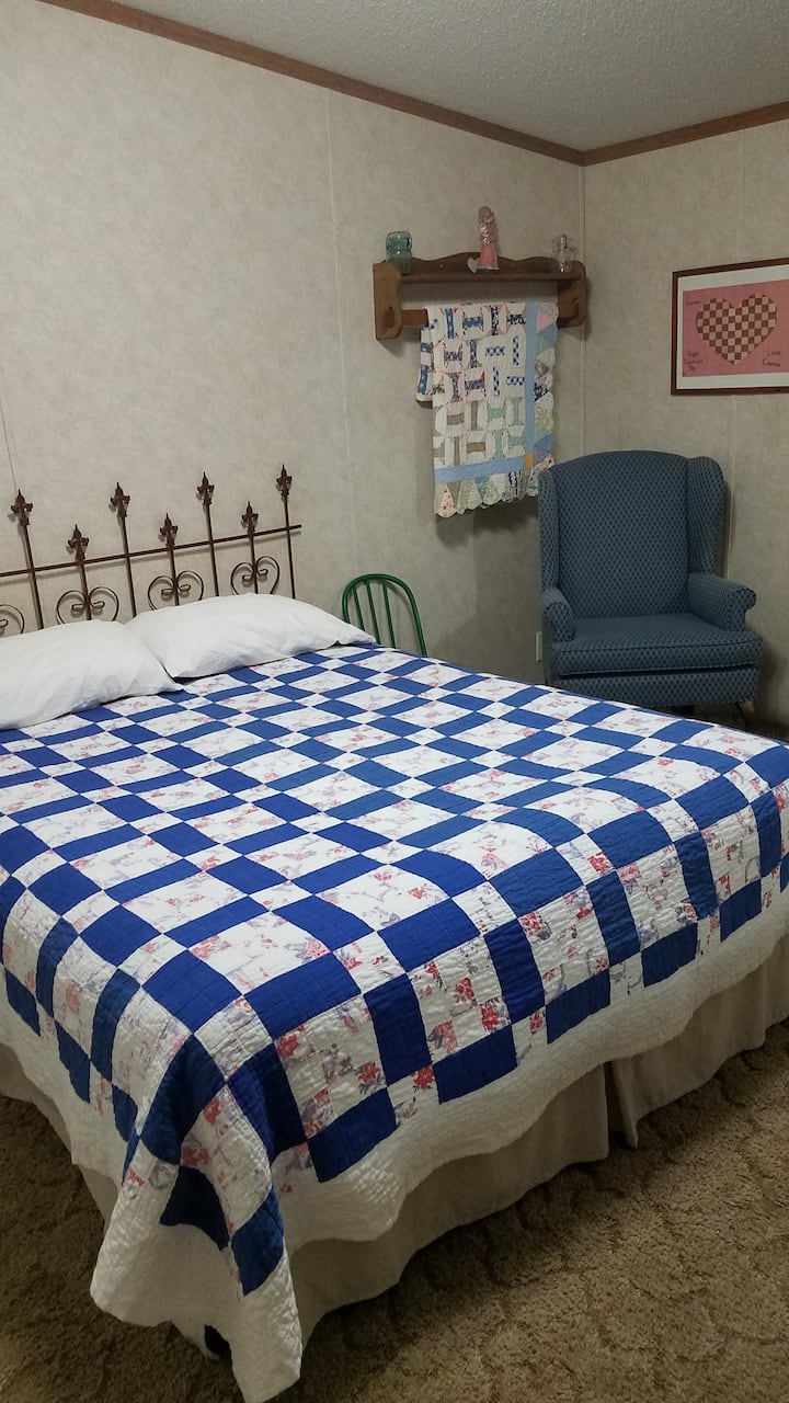 Hazel's House by the Katy Trail Guesthouses for Rent in Marthasville