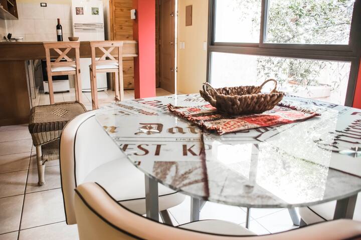 Spacious and well-lit loft/Loft Amplio y luminoso