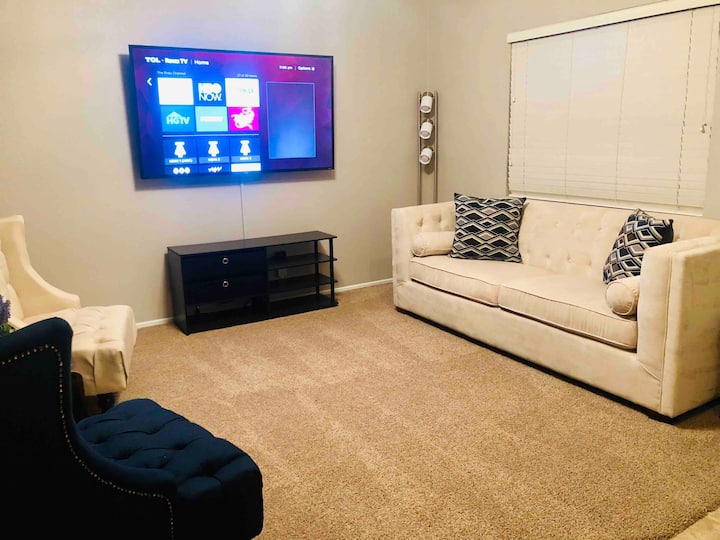 Luxury Modern Vegas Home - Las Vegas, NV