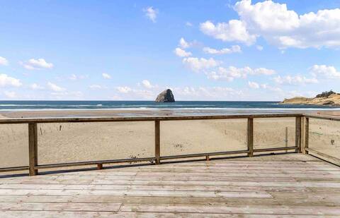 Beachfront 5 bedroom estate on the sand oceanfront