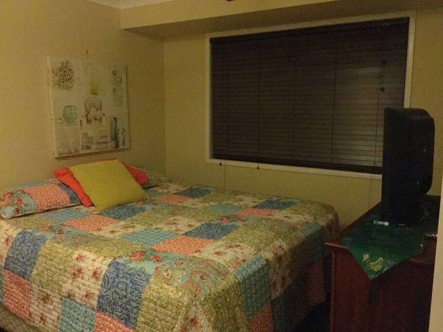 2nd bedroom with king size bed