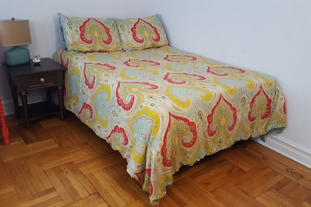 Queen Tempurpedic bed