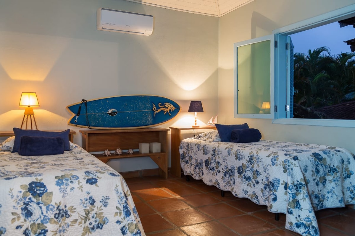 ห้องสวีท 3 - เตียงเดี่ยวเตียงคิงไซส์ (อเมริกัน) และเตียงคู่ 1 หลัง