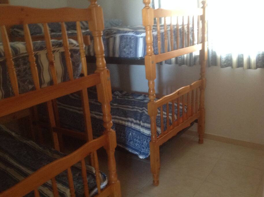 HABITACION CON LITERAS