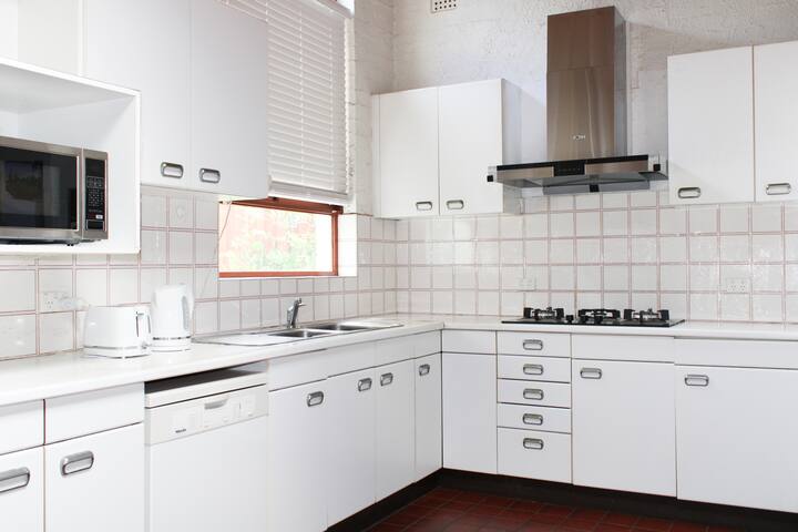 European country style family house with 4BD,4Bath gallery image 4