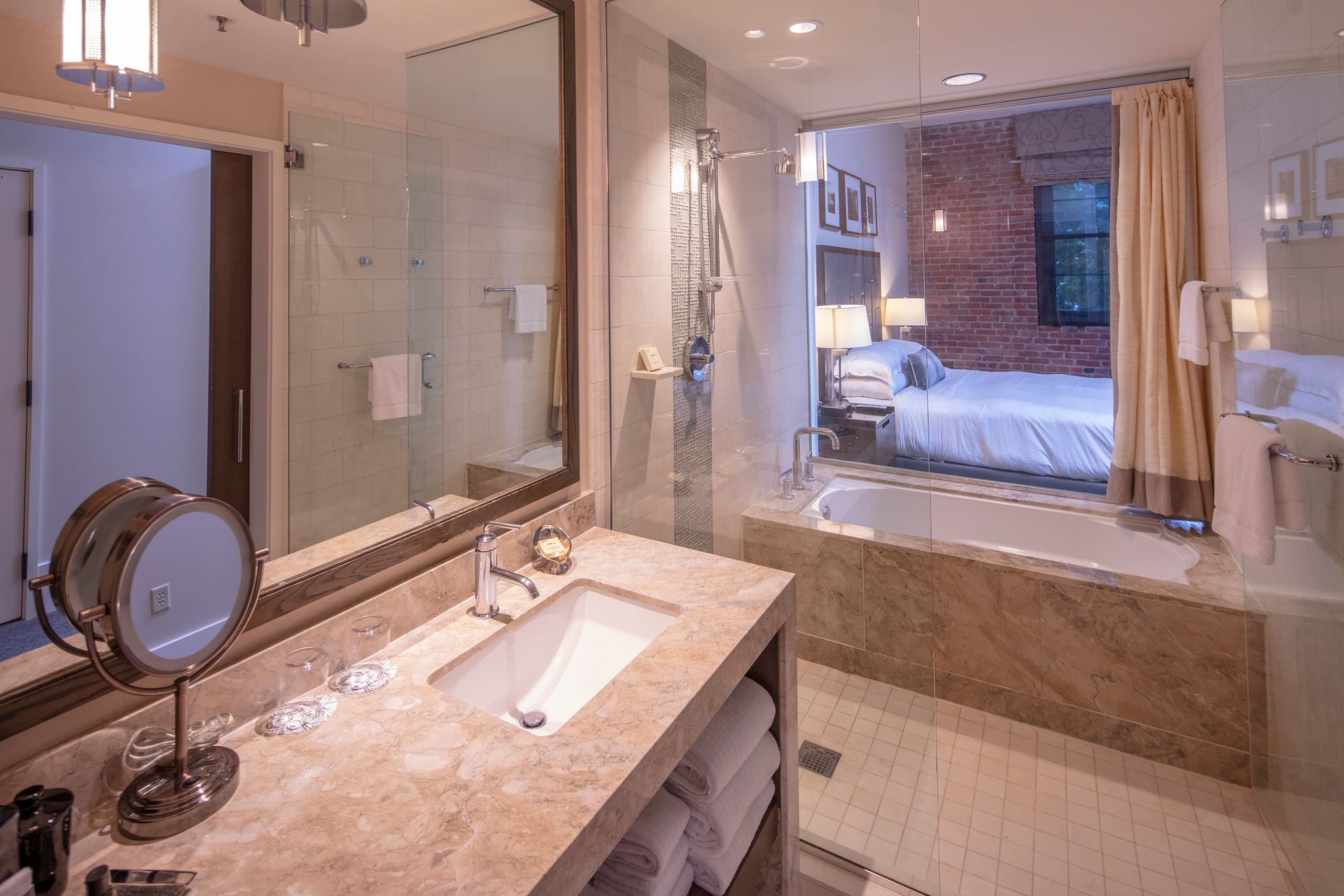 Condo in San Francisco · ★4.91 · 2 bedrooms · 2 beds · 2 baths - Image 10