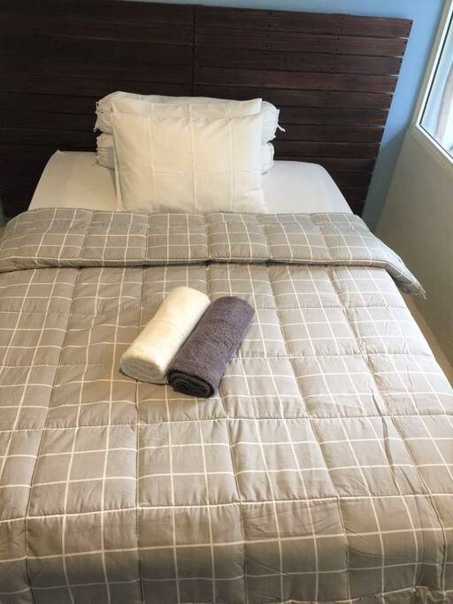2 clean towels are available