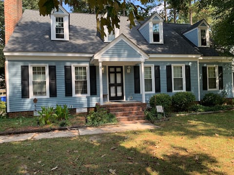 Cam-n-Lo’s Place: homey, spacious and convenient!