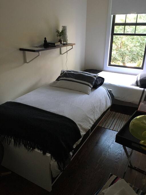 bedroom with 2 single beds in the morning
