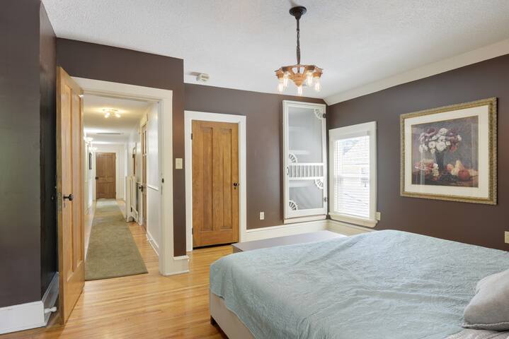 Retreat in Hastings: Two Homes, One Listing gallery image 3