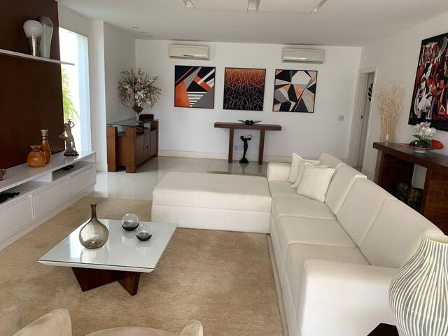 Luxury Penthouse overlooking Jardim Oceanico gallery image 5