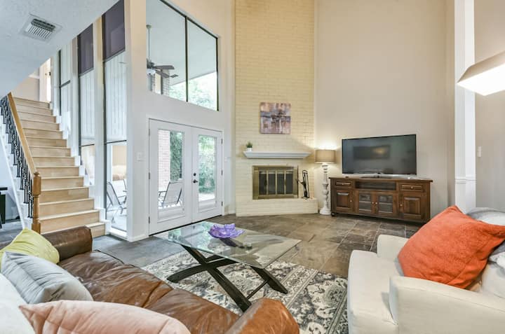 High Ceiling Windows in the Heart of the City