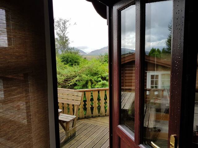 Log Cabin With Memorable Mountain + Night Sky View