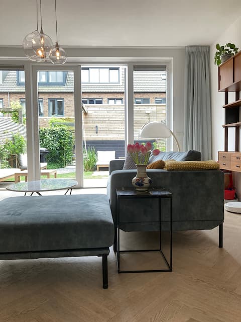 Top performing Airbnb: Eco friendly family house, private garden and cat in Bosleeuw