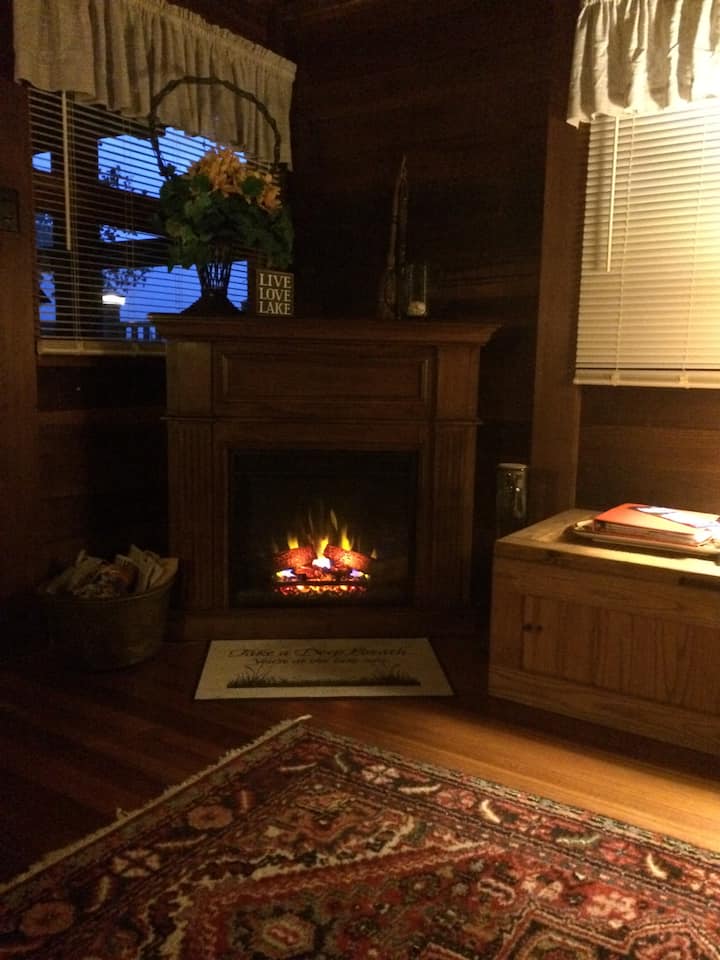 Quiet Log Cabin On Owasco Lake - Cayuga Lake, NY