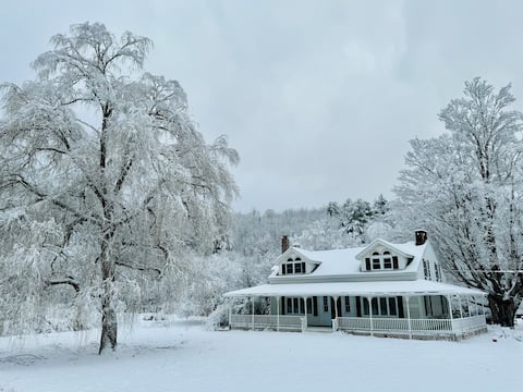 Waterfront Mountain House with Pool