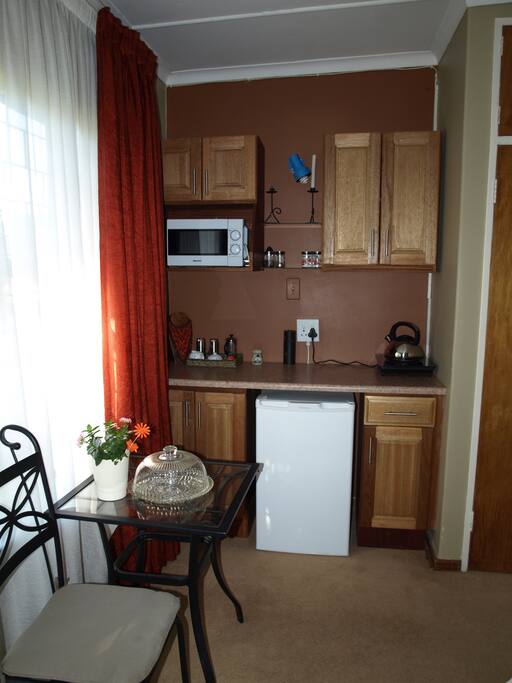 Fully equipped kitchenette