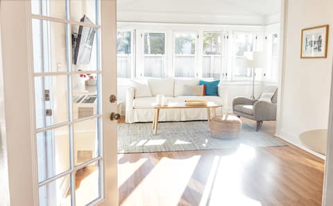 Top Airbnb: Bright Beach Oasis ABBOT KINNEY Office & Bungalow in Venice