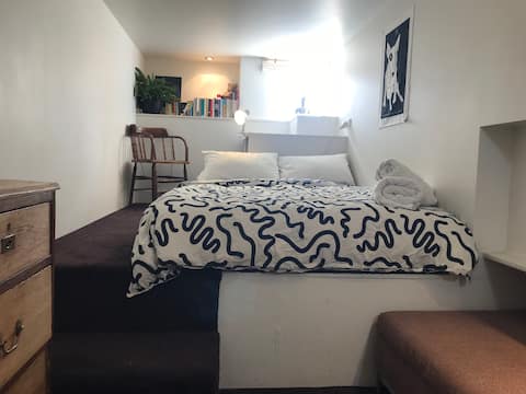 Popular Airbnb listing: Tiny bolt hole in vibrant South Melbourne. in South Melbourne