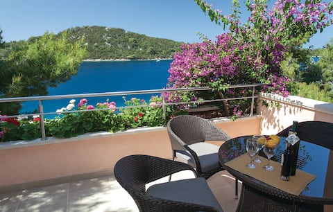Beautiful apartment first line by the sea