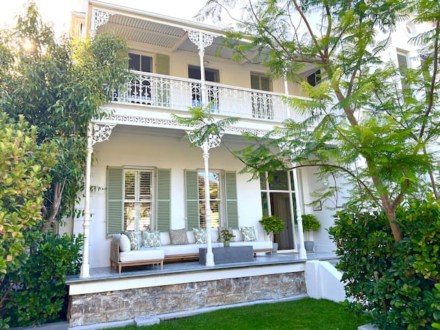 Luxury Victorian Villa with pool & gorgeous views