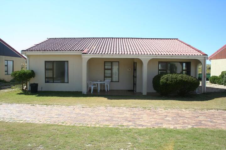 3 Bedroom Cottage Large – Sleeps 6 – C69