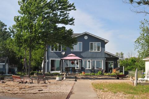 5 Bdr Sandy Blue Shores Lakefront Getaway
