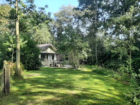 Boshuisje Vos, with a fine large garden in Bakkeveen.