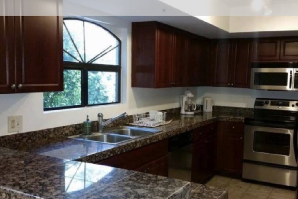 Huge Kitchen with raised bar