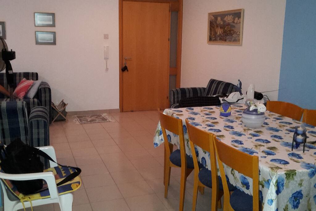 ENTRANCE HALL AND DINING ROOM