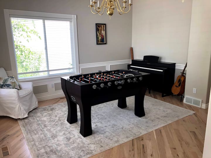 Beautiful Home Nestled In East Farmington Hills - Farmington, UT