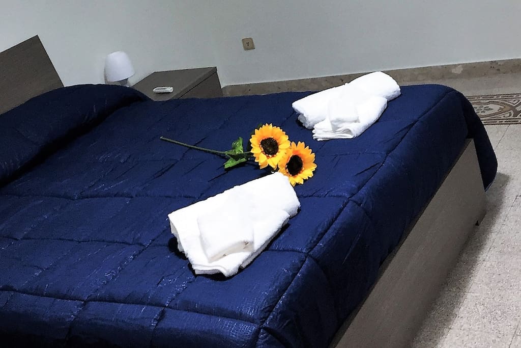 2 stanza mare 4 posti letto tv led pompa di calore e balcone vista citta'