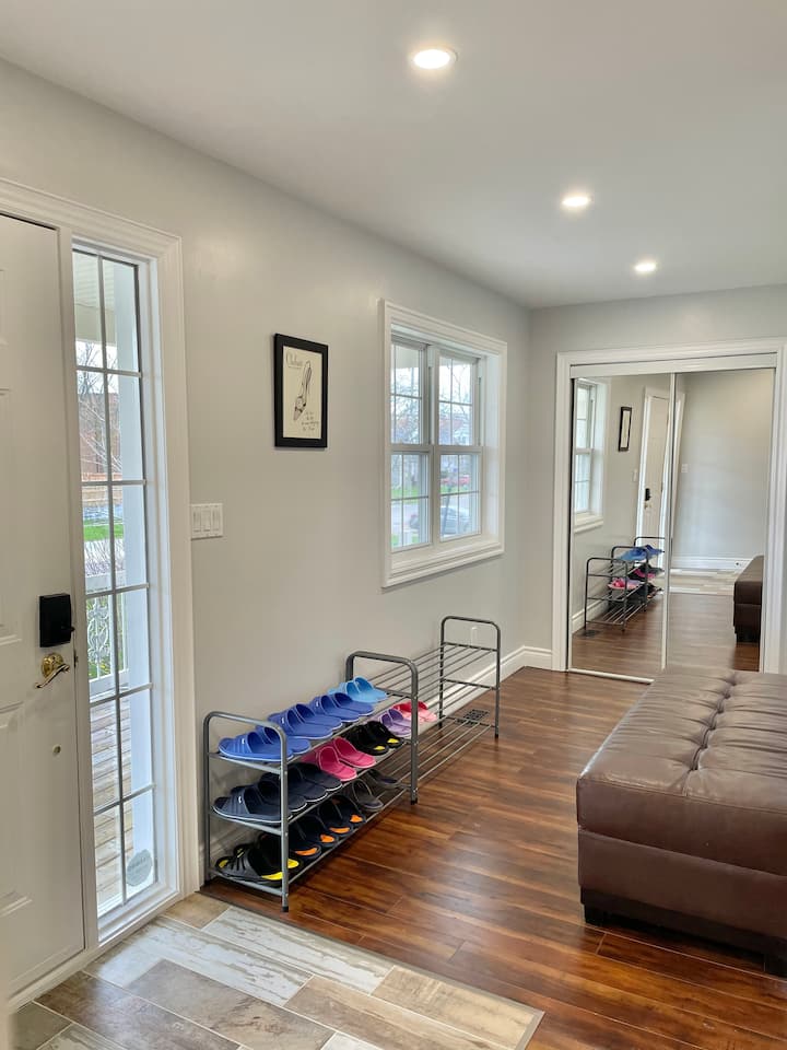 Pool House-spacious Whole House - St. Catharines