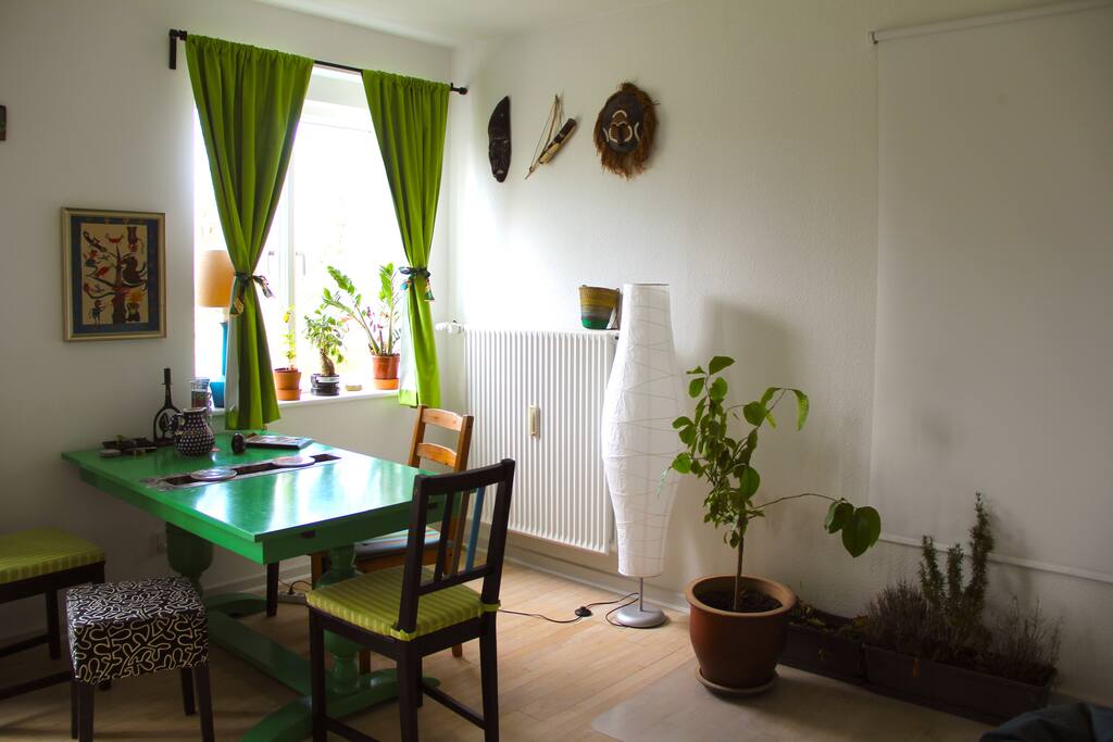 Another picture of the living room.