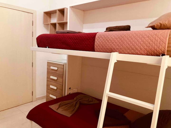 Spavaća soba 2 s krevetima na kat