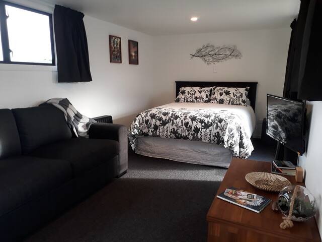 Evergreen Cottage - A Couple's Retreat!