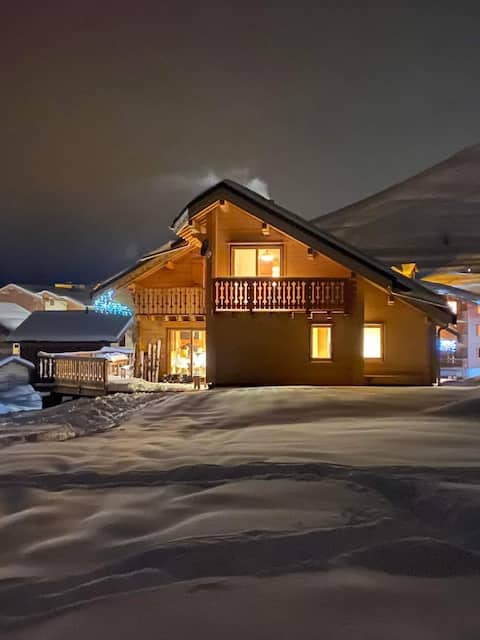 Chalet at the foot of the slopes, a stone's throw from the lake