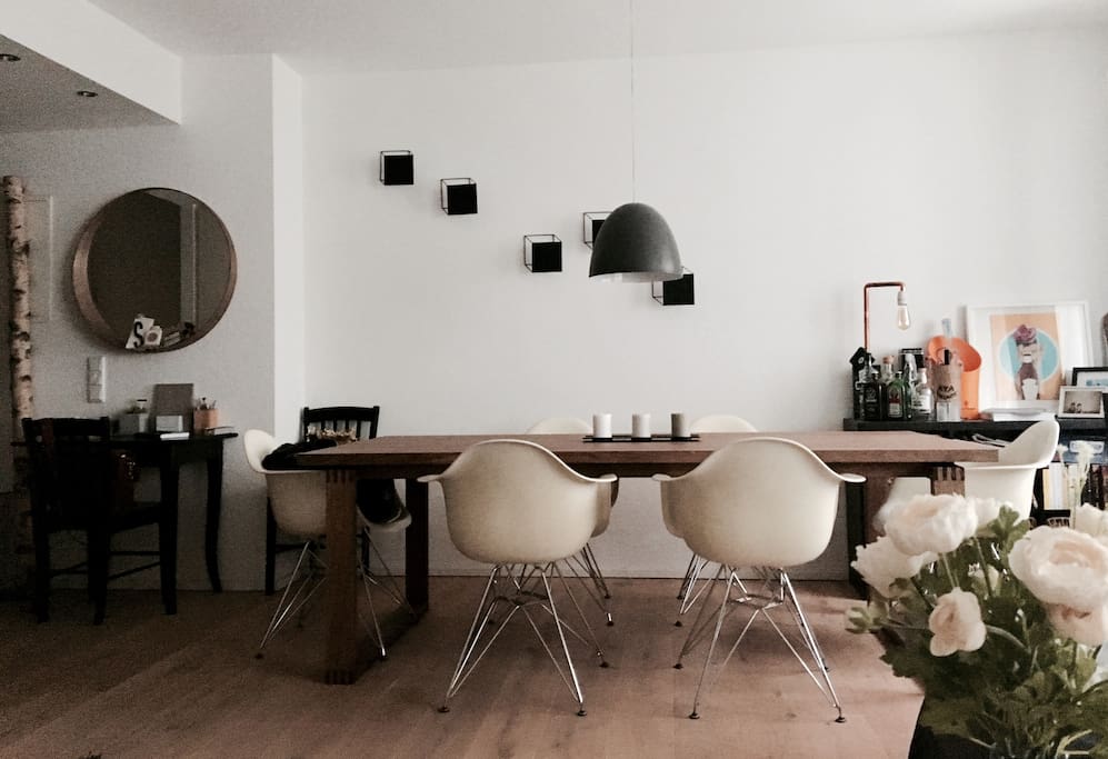 Essbereich / Dinner Place with original Vitra-Chairs and Danish-Deco
