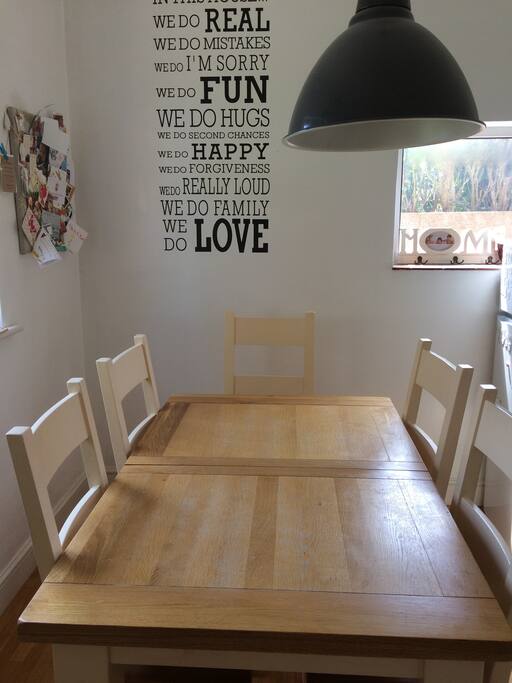 Family Dining with extendable dining table for up to 10 people