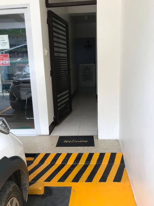 M&M Entrance