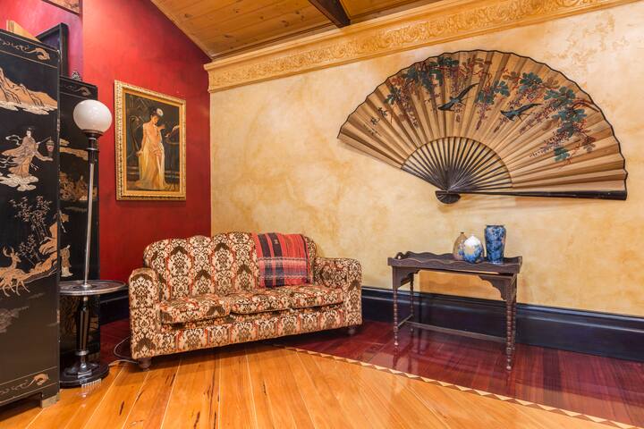 Spacious Apartment with Eclectic European Design gallery image 4