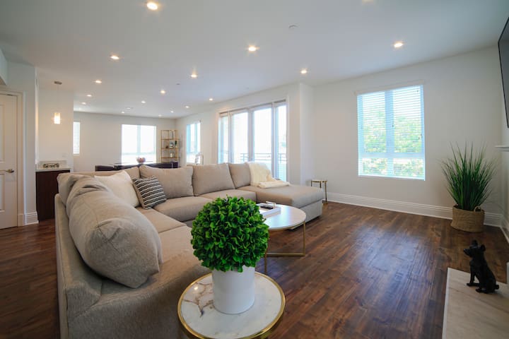 “Luxurious Chic & Spacious Beverly Hills Adjacent”