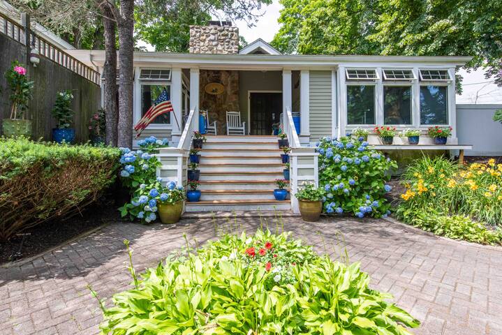 Beautiful 4BR Steps From Beach gallery image 2